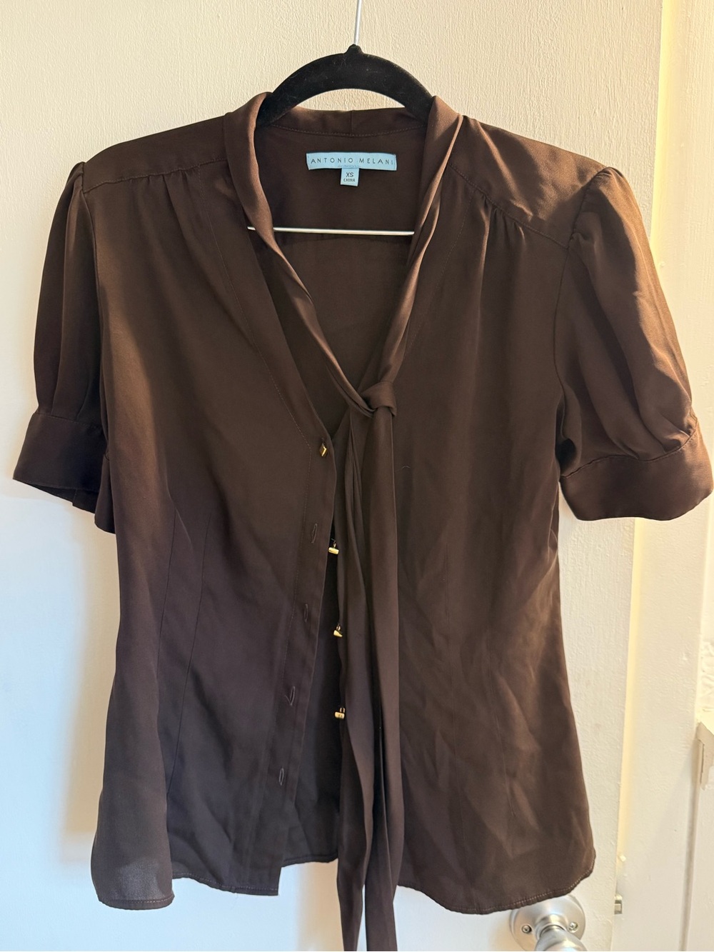ANTONIO MELANI Brown Tie-Neck Short Sleeve Blouse with Gold Bead Accents